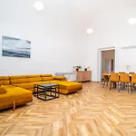 Apartmán Luxapart Big 12people With Breakfast Option