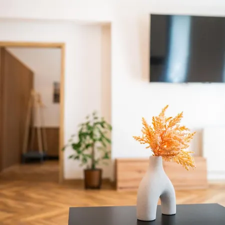 Luxapart Big 12people With Breakfast