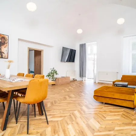 דירה Luxapart Big 12people With Breakfast קושיצה