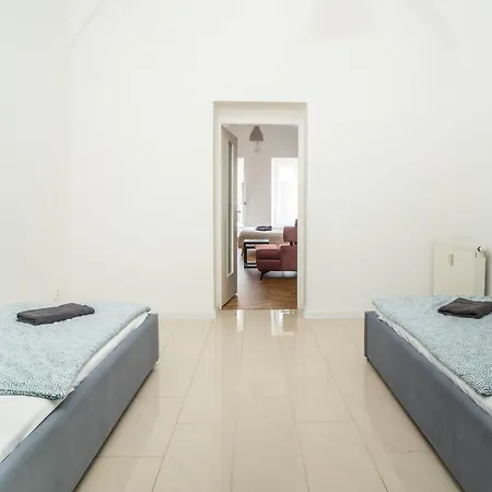 Luxapart Big 12people With Breakfast דירה